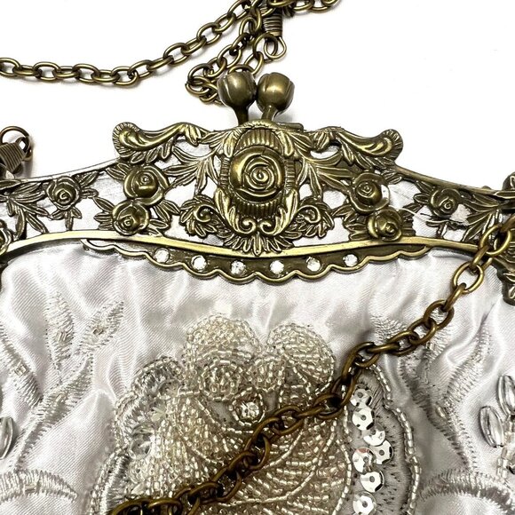 Vintage Style Purse White Satin Embroidered Small Purse With Brass Frame & Chain - Picture 5 of 8